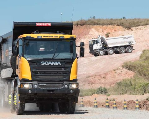  Caminhões na Construção Civil: Potência, Versatilidade e Inovação